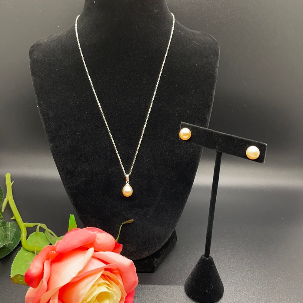 Fresh water pearl necklace and earring set